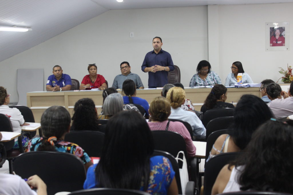 Sinproesemma dialoga com funcionários da educação sobre formação profissional