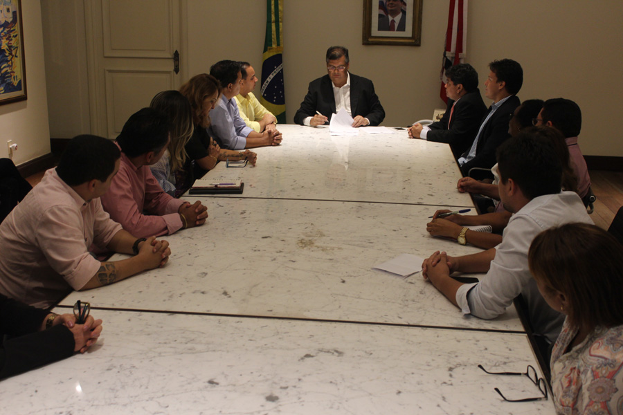 Educadores do Maranhão comemoram mais uma conquista da luta do Sinproesemma