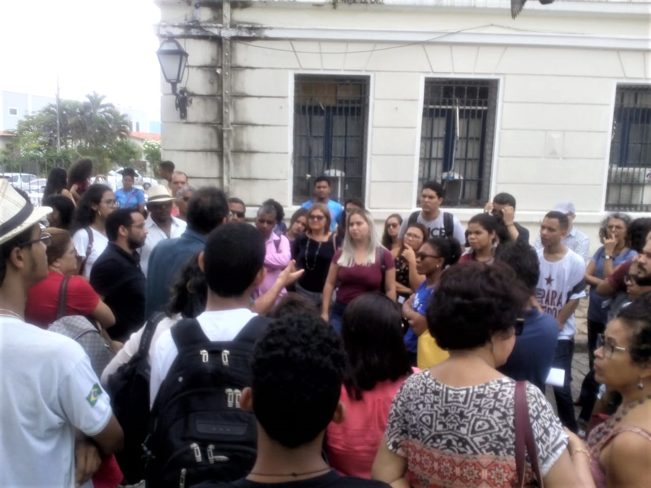 Mobilização de entidades sindicais, professores e estudantes adia apreciação do Projeto Escola Sem Partido em São Luís.