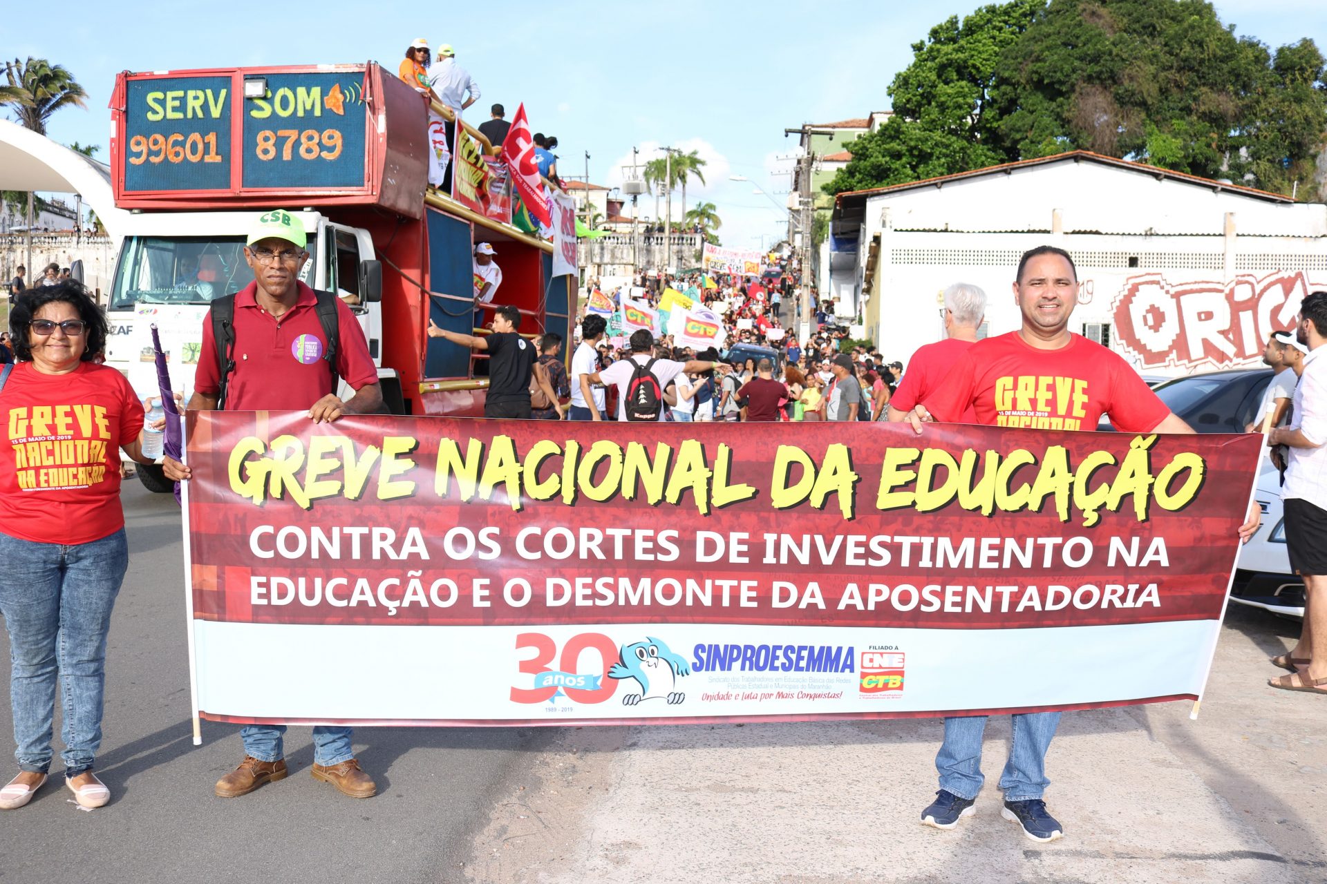 Sinproesemma vai às ruas e diz não aos cortes da educação e ao desmonte da aposentadoria