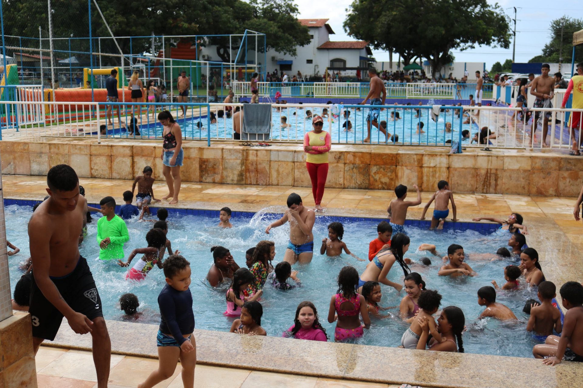 Sinproesemma nas férias: fim de semana de festa e diversão na sede social