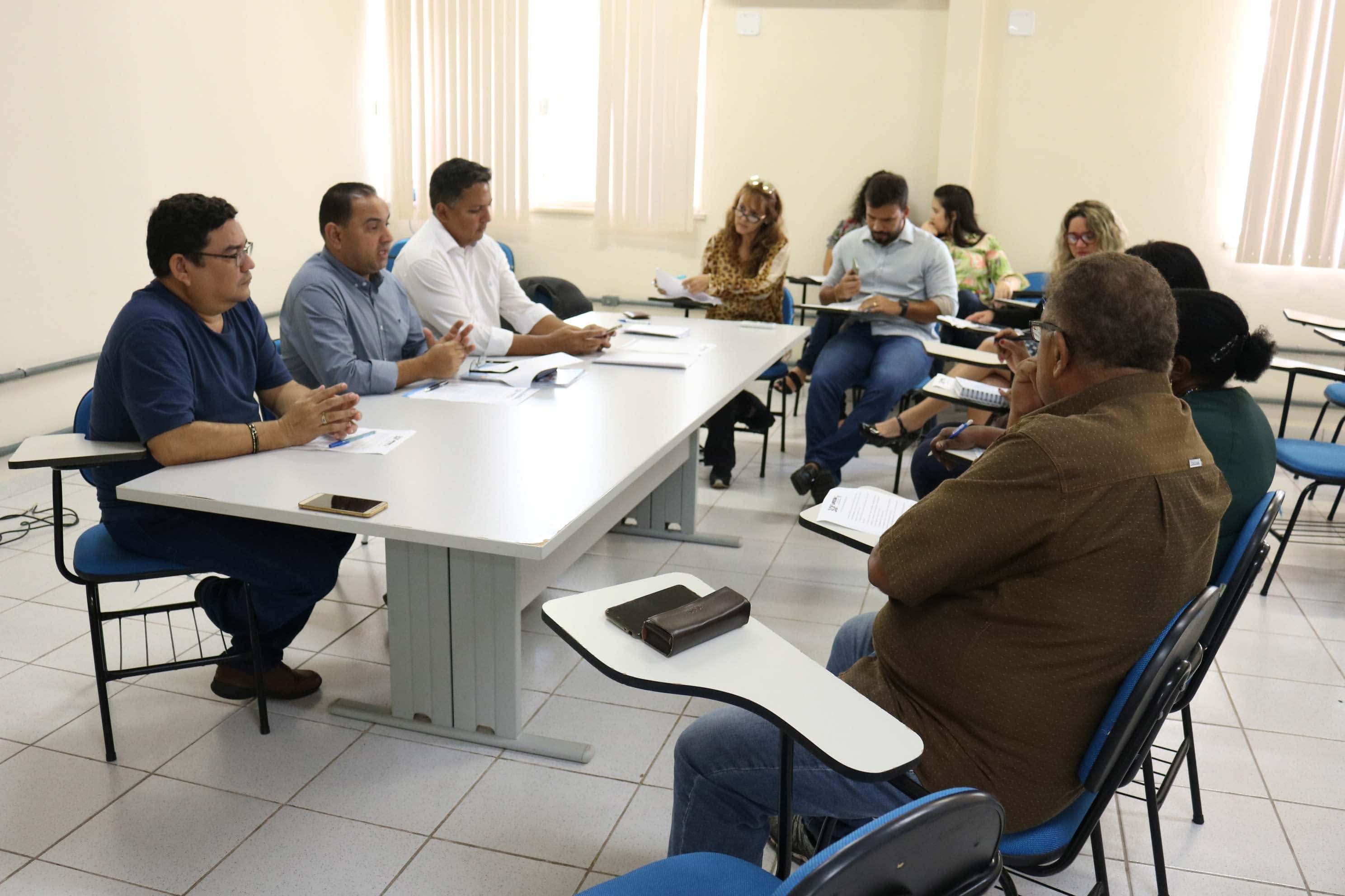 Sinproesemma discute Campanha Salarial com governo do Estado