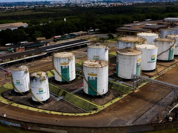 Projeto de Bolsonaro pretende desvincular pré-sal da educação