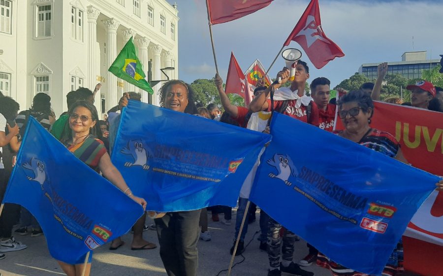 SINPROESEMMA participa de ato em defesa da educação, da democracia e do sistema eleitoral brasileiro