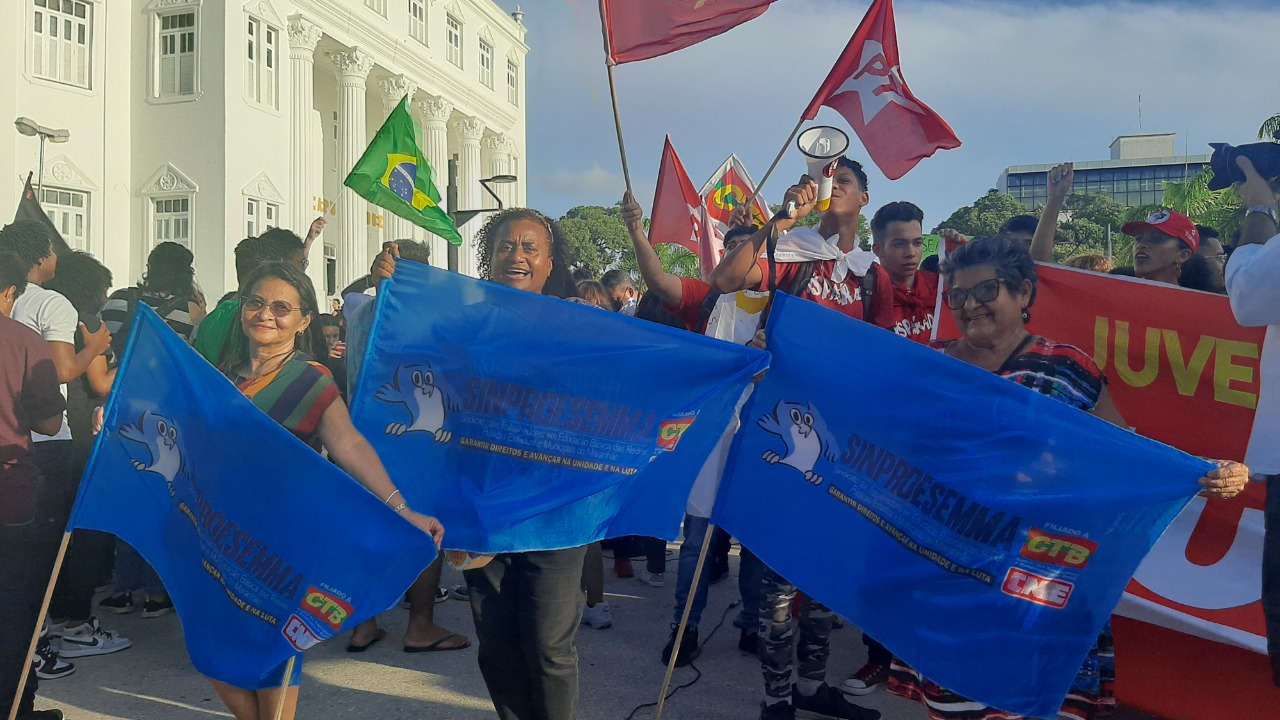 SINPROESEMMA participa de ato em defesa da educação, da democracia e do sistema eleitoral brasileiro