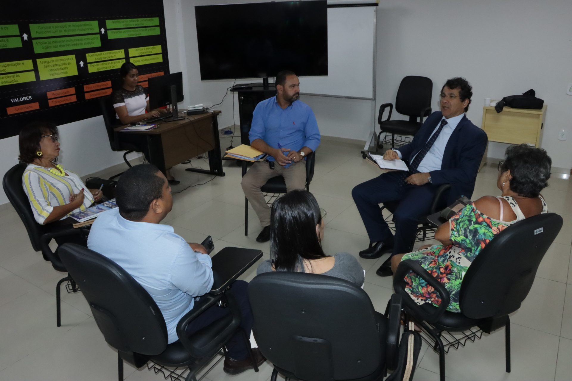 Sinproesemma participa de reunião com MP para debater pautas da educação