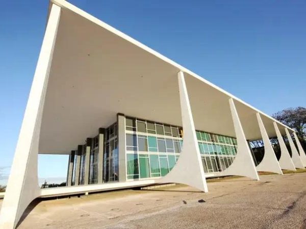 CNTE divulga nota sobre retomada do julgamento do Piso do Magistério no STF