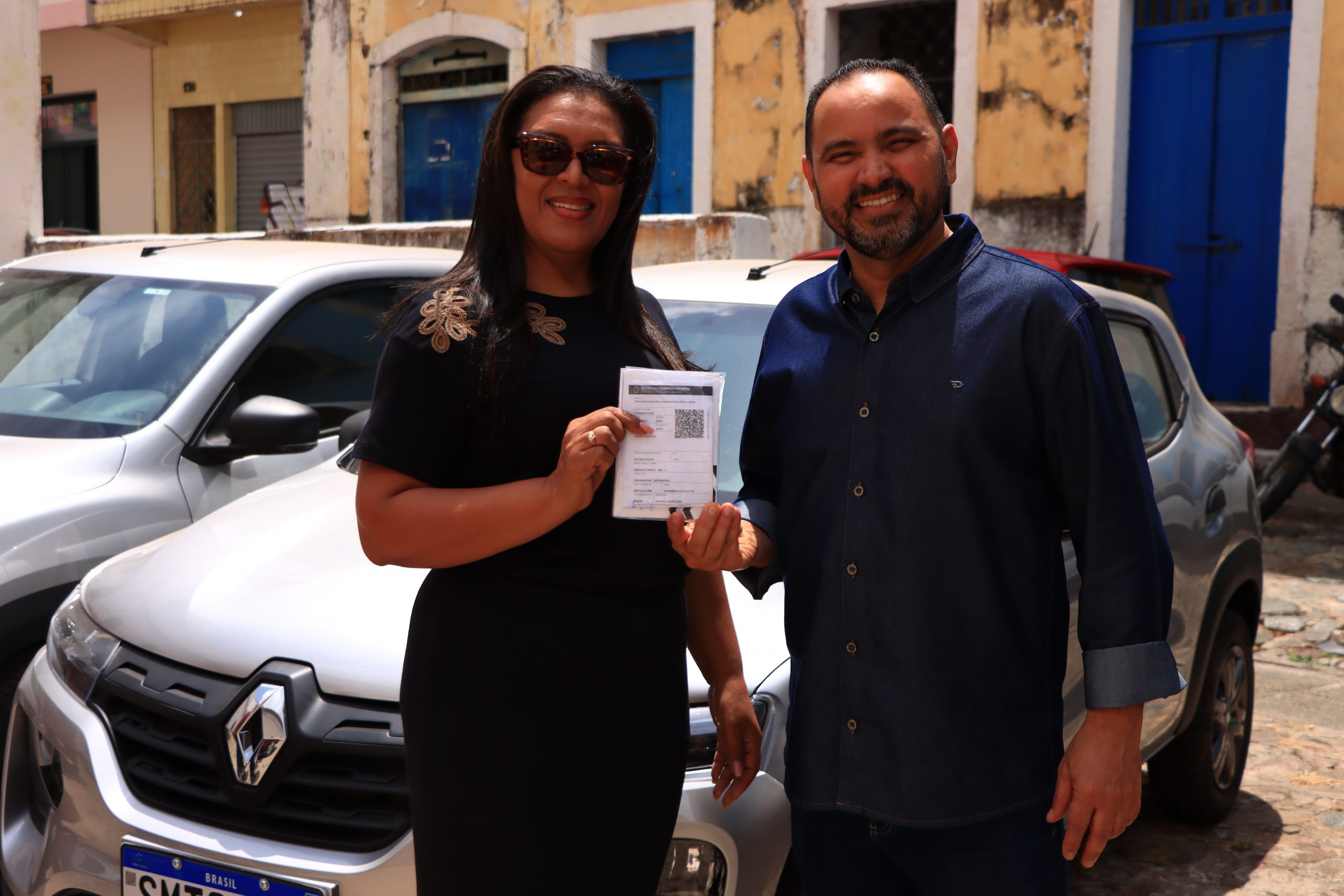 Sinproesemma realiza entrega de carros aos ganhadores do sorteio na Festa do Educador 2024