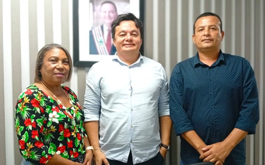 Sinproesemma cobra regularização salarial, concurso público e entrega minuta do PCCR dos não docentes para secretário de Administração