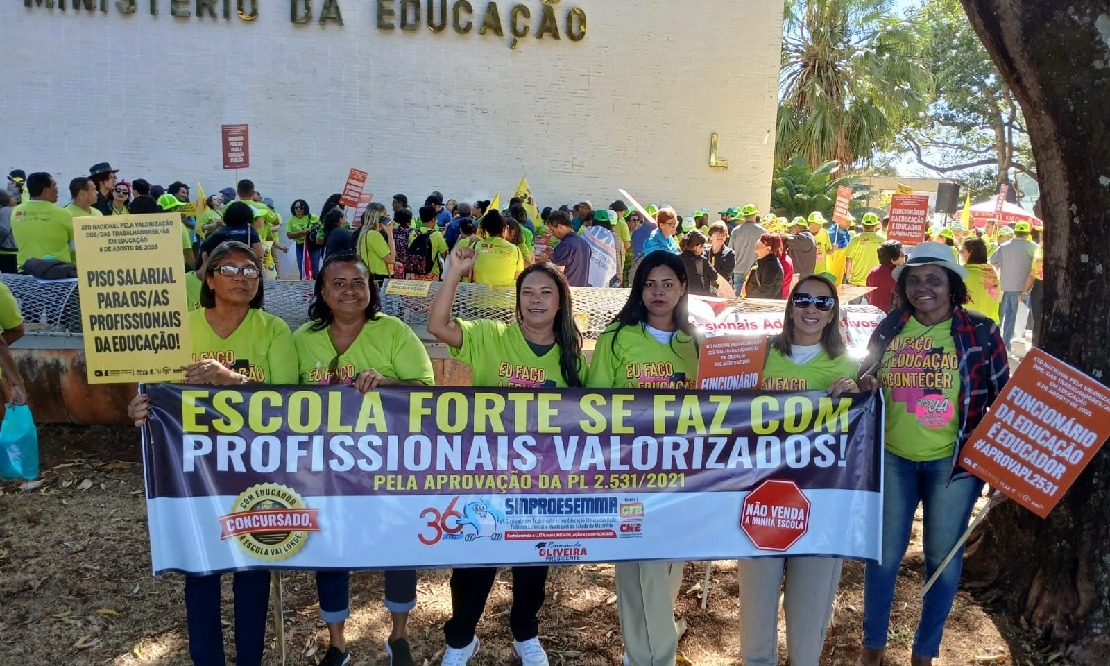 Sinproesemma participa de mobilização nacional em Brasília por valorização dos profissionais da educação