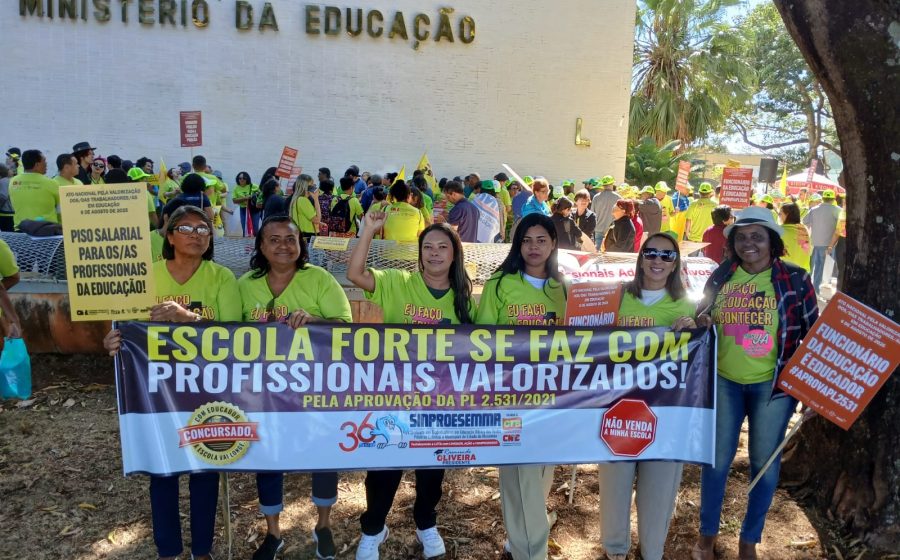 Sinproesemma participa de mobilização nacional em Brasília por valorização dos profissionais da educação