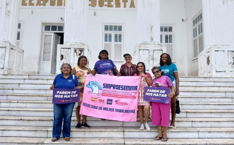 Sinproesemma realiza panfletagem como parte da programação da Semana da Mulher