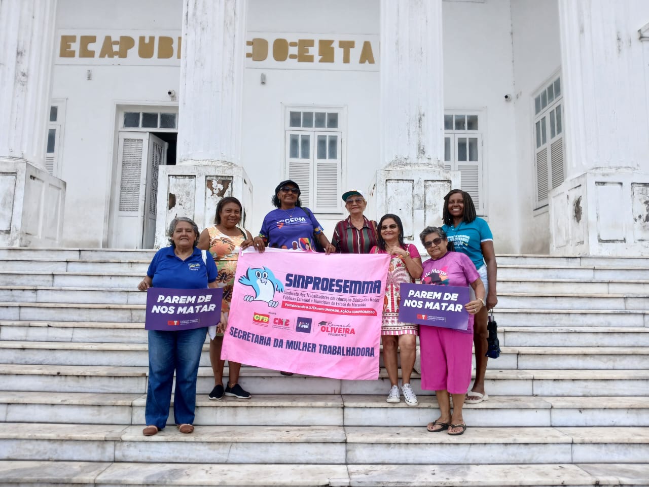 Sinproesemma realiza panfletagem como parte da programação da Semana da Mulher