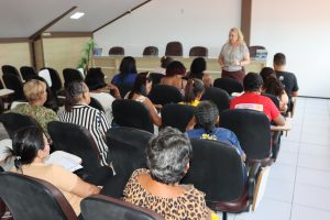 Roda de conversa debate o PNE e fortalece a valorização dos funcionários da educação
