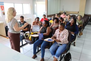 Roda de conversa debate o PNE e fortalece a valorização dos funcionários da educação