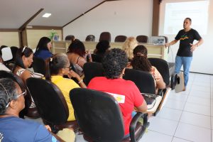 Roda de conversa debate o PNE e fortalece a valorização dos funcionários da educação