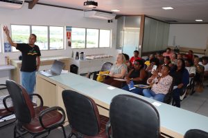 Roda de conversa debate o PNE e fortalece a valorização dos funcionários da educação