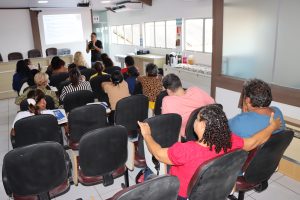Roda de conversa debate o PNE e fortalece a valorização dos funcionários da educação